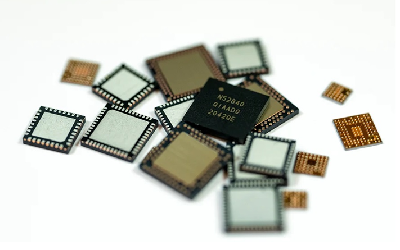 Quad Flat Packages (QFP)